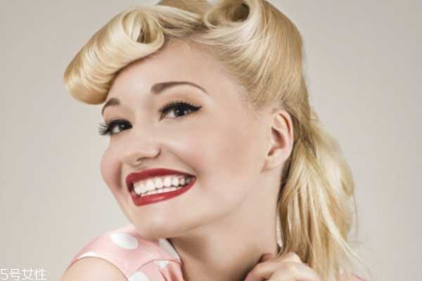 皮肤暗黄怎么调理变白 皮肤暗黄怎么调理变白