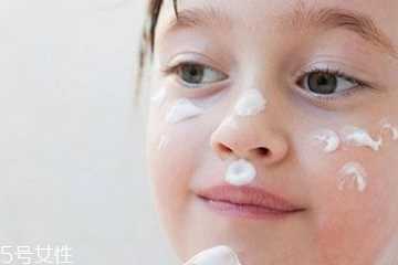 婴儿乳液一天搽几次 婴儿乳液多久用一次最好