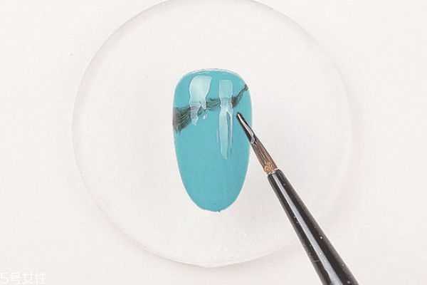 蓝色钻石美甲教程 蓝色小花美甲教程