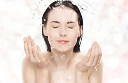 敷面膜脸疼是什么原因？敷面膜脸疼正常吗