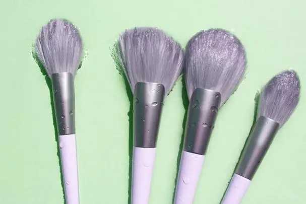 化妆刷有没有保质期？化妆刷是越扎实蓬松越好吗