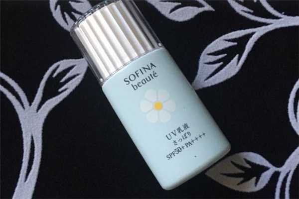 防晒霜多久补一次?防晒霜需要随身携带吗 防晒霜多久补一次?防晒霜需要随身携带吗