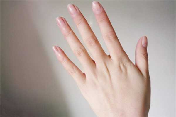手上裂口子是缺少什么维生素？怎么解决