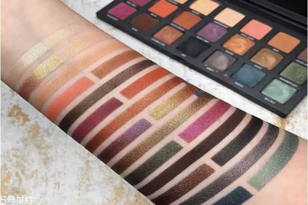 细闪眼影盘有哪些？好看的细闪眼影