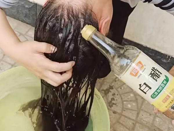 白醋洗头发有什么好处 白醋洗头发有什么好处