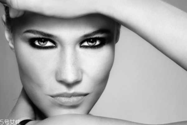 去鱼尾纹的最好土方法