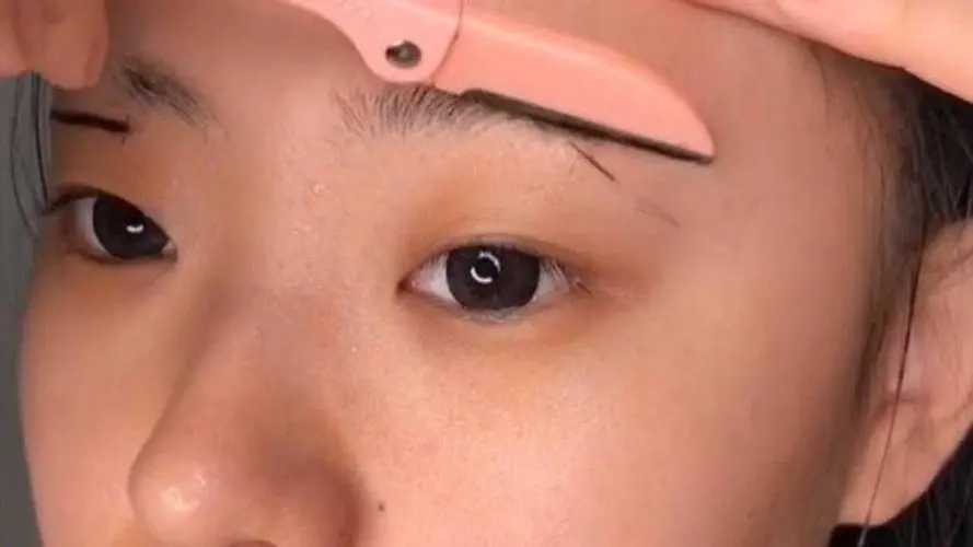 眉毛全部刮掉多久可以长出来 眉毛全部刮掉多久可以长出来