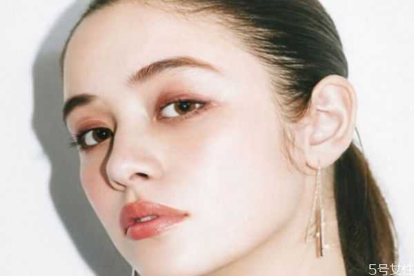 秋季适合画哪种妆容 秋季流行妆容画法