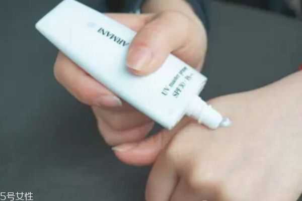 阿玛尼唇釉怎么看日期？阿玛尼彩妆的保质期