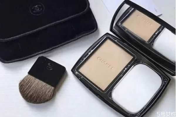 粉饼怎么遮瑕？粉饼跟遮瑕膏有什么区别