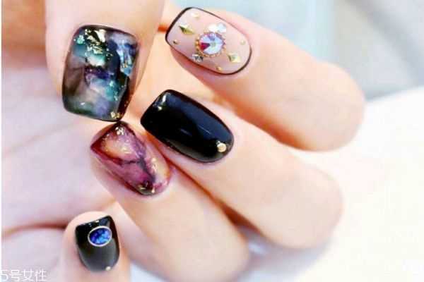 晕染美甲有哪些?线条晕染美甲教程 晕染美甲有哪些?线条晕染美甲教程