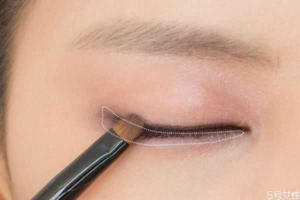 眼影能当眼线用吗？眼影画眼线的方法