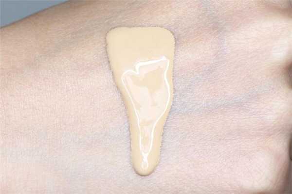 欧莱雅红帽子粉底液怎么样？欧莱雅红帽子粉底适合干皮吗