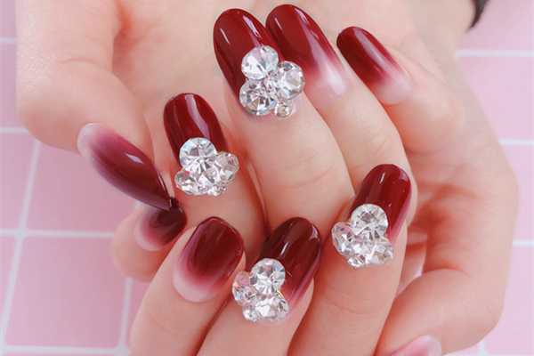 贴甲片贴到肉了可以吗 贴甲片贴到肉了可以吗