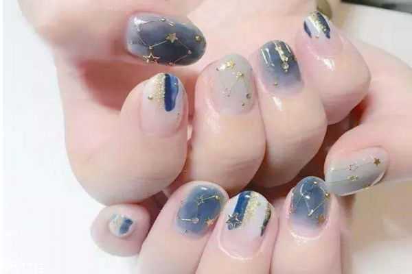 美甲晕染的晕染手法 晕染美甲步骤