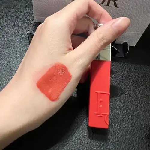 染唇液可以当腮红用吗