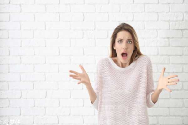 天生皮肤黑怎么全身变白