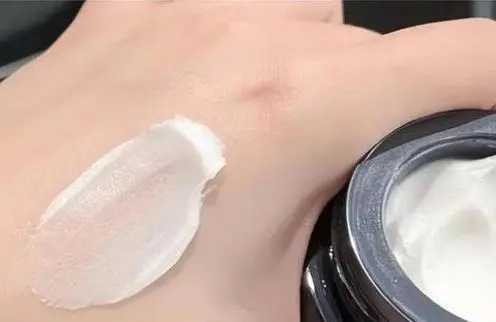 乳液的保质期是多久?乳液放了一年还能用吗