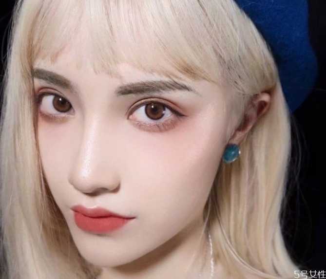 美瞳环状花纹适合什么人 美瞳环状花纹适合什么人