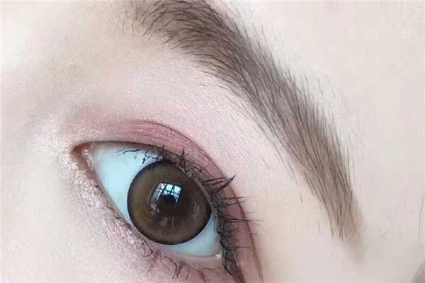 美瞳是硬的还是软的 美瞳是硬的还是软的