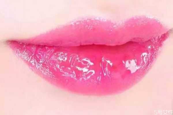 唇彩的保质期是多久?唇蜜和唇彩有什么区别 唇彩的保质期是多久?唇蜜和唇彩有什么区别