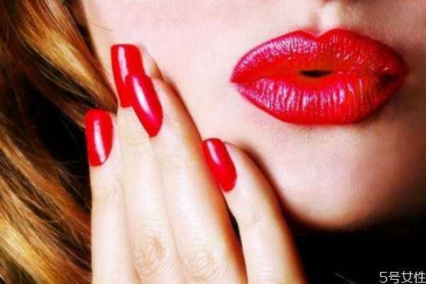 如何画出嘟嘟唇 怎么画出漂亮的嘴唇 如何画出嘟嘟唇 怎么画出漂亮的嘴唇