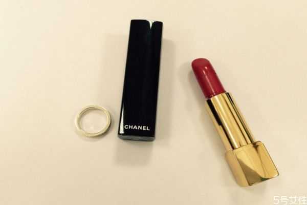 口红出汗了怎么消除?口红出汗能自己恢复吗 口红出汗了怎么消除?口红出汗能自己恢复吗