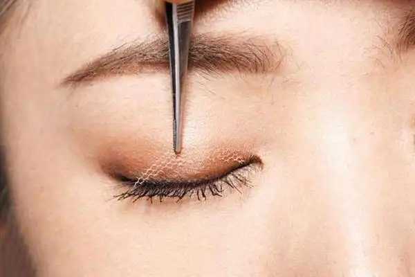 双眼皮贴和假睫毛的顺序