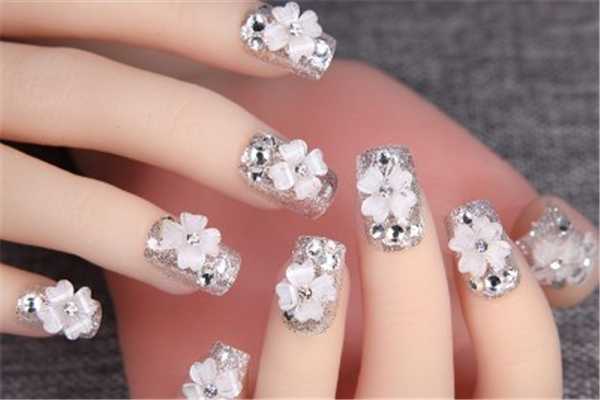 贴甲片会让甲床变长吗 贴甲片会让甲床变长吗