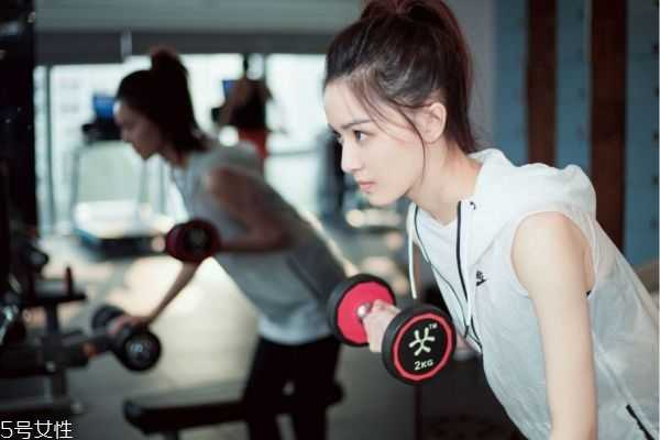 化妆跑步会对皮肤有害吗