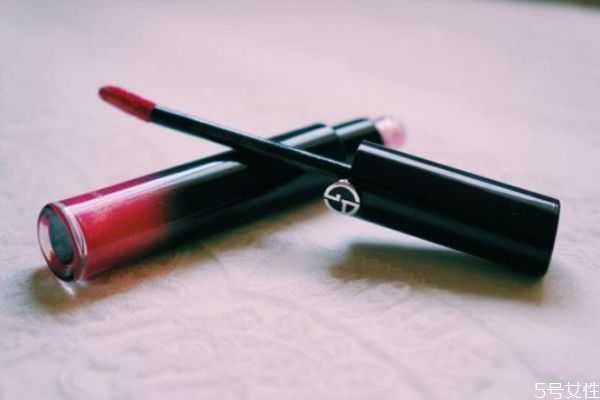 唇釉用的久还是口红用的久?怎样将口红稀释成唇釉 唇釉用的久还是口红用的久?怎样将口红稀释成唇釉