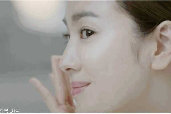 皮肤补水补不进去怎么办 好用的保湿精华推荐