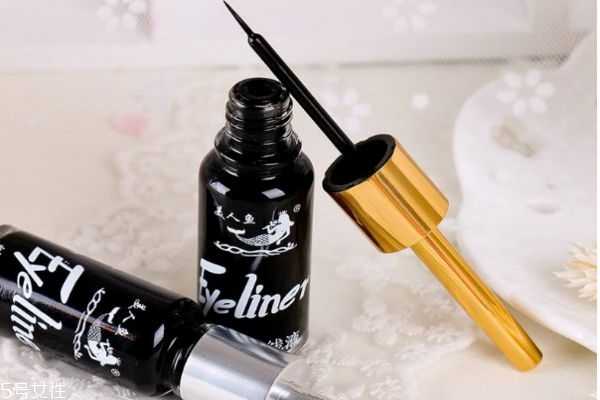 新手怎么挑选眼线笔？新手画眼线最简单方法