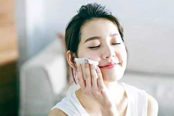 防晒喷雾闷痘了怎么办 防晒喷雾闷痘了怎么办