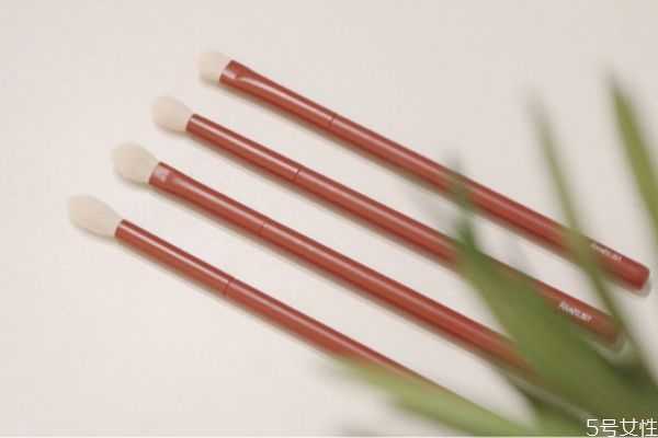 化妆刷多久洗一次 洗化妆刷浸泡多久再洗