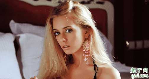 头发用护发素好还是精油好 护发素与护发精油差别在哪 头发用护发素好还是精油好 护发素与护发精油差别在哪