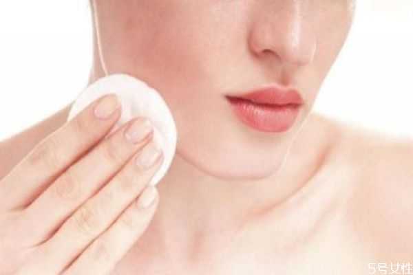 用定妆喷雾还用散粉么？定妆喷雾和散粉的上妆步骤