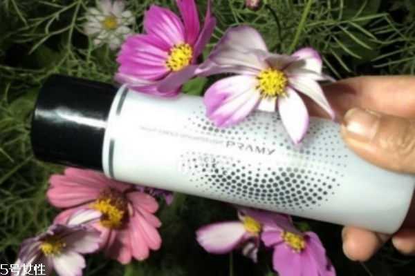 pramy定妆喷雾含酒精吗