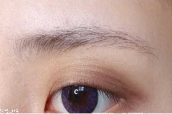 双色眼影怎么正确使用 双色眼影怎么正确使用