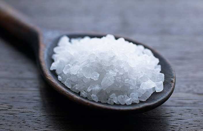 用盐水洗脸有什么效果?用盐水洗脸可以美白吗 用盐水洗脸有什么效果?用盐水洗脸可以美白吗