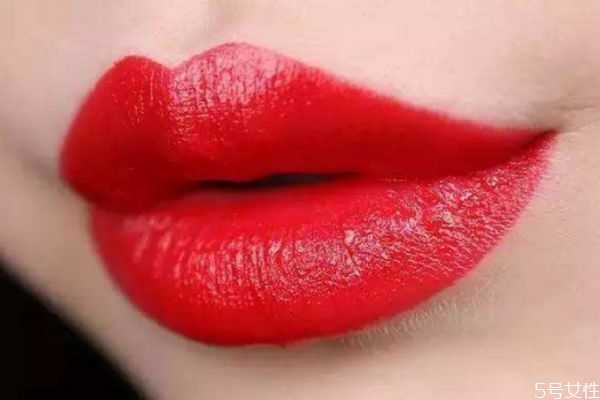 厚嘴唇怎么涂口红好看？厚嘴唇涂口红的方法