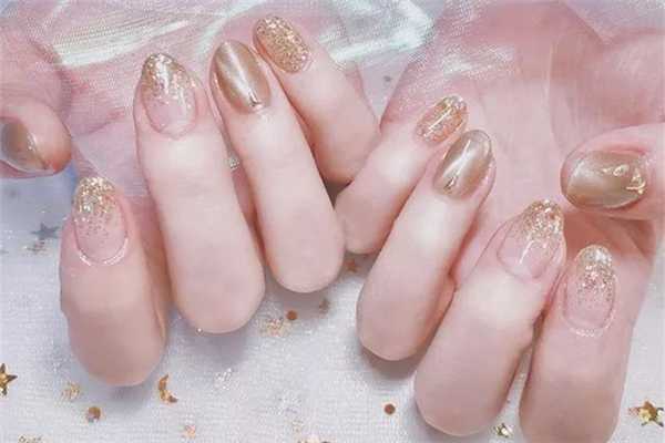 猫眼美甲要用专门的指甲油吗 猫眼美甲要用专门的指甲油吗