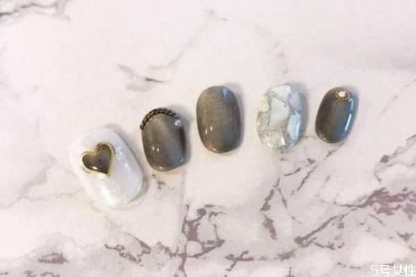 贴甲片洗头会掉吗?贴甲片多久碰水 贴甲片洗头会掉吗?贴甲片多久碰水