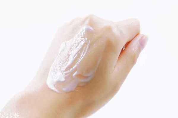 维生素e乳擦脸好吗