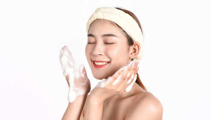 洁面乳是洗脸还是擦的的?正确使用方法是什么 洁面乳是洗脸还是擦的的?正确使用方法是什么