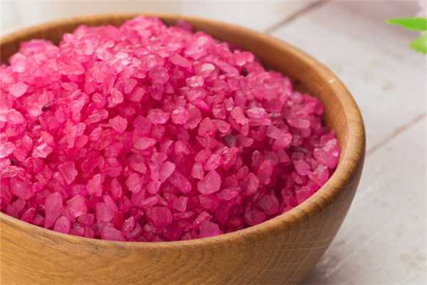 浴盐怎么用在浴缸里?浴盐一次放多少 浴盐怎么用在浴缸里?浴盐一次放多少