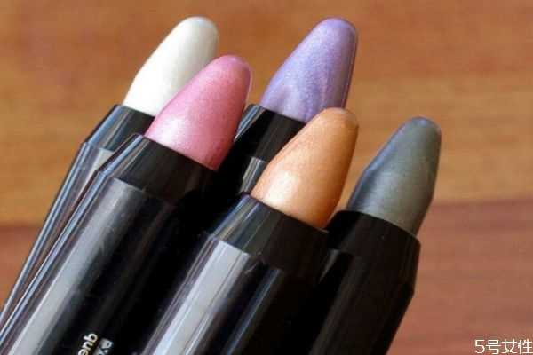 高光笔可以遮瑕吗 遮瑕笔和高光笔有什么区别 高光笔可以遮瑕吗 遮瑕笔和高光笔有什么区别