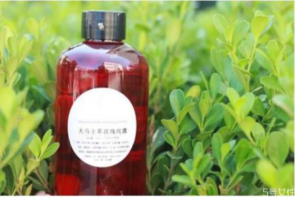 纯露直接喷脸好还是湿敷好?纯露直接拍脸还是喷脸效果好 纯露直接喷脸好还是湿敷好?纯露直接拍脸还是喷脸效果好