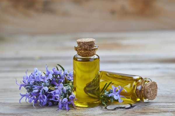 眼部精油会长脂肪粒吗 眼部精油会长脂肪粒吗