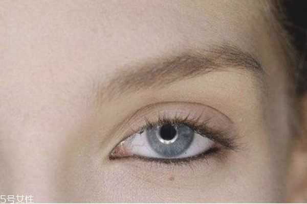 有脂肪粒推荐什么眼霜